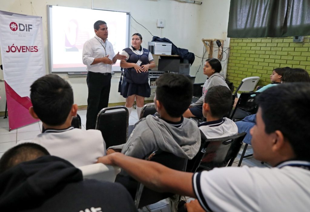 Agradecen Estudiantes Y Maestros De Telesecundaria Al Sistema DIF ...